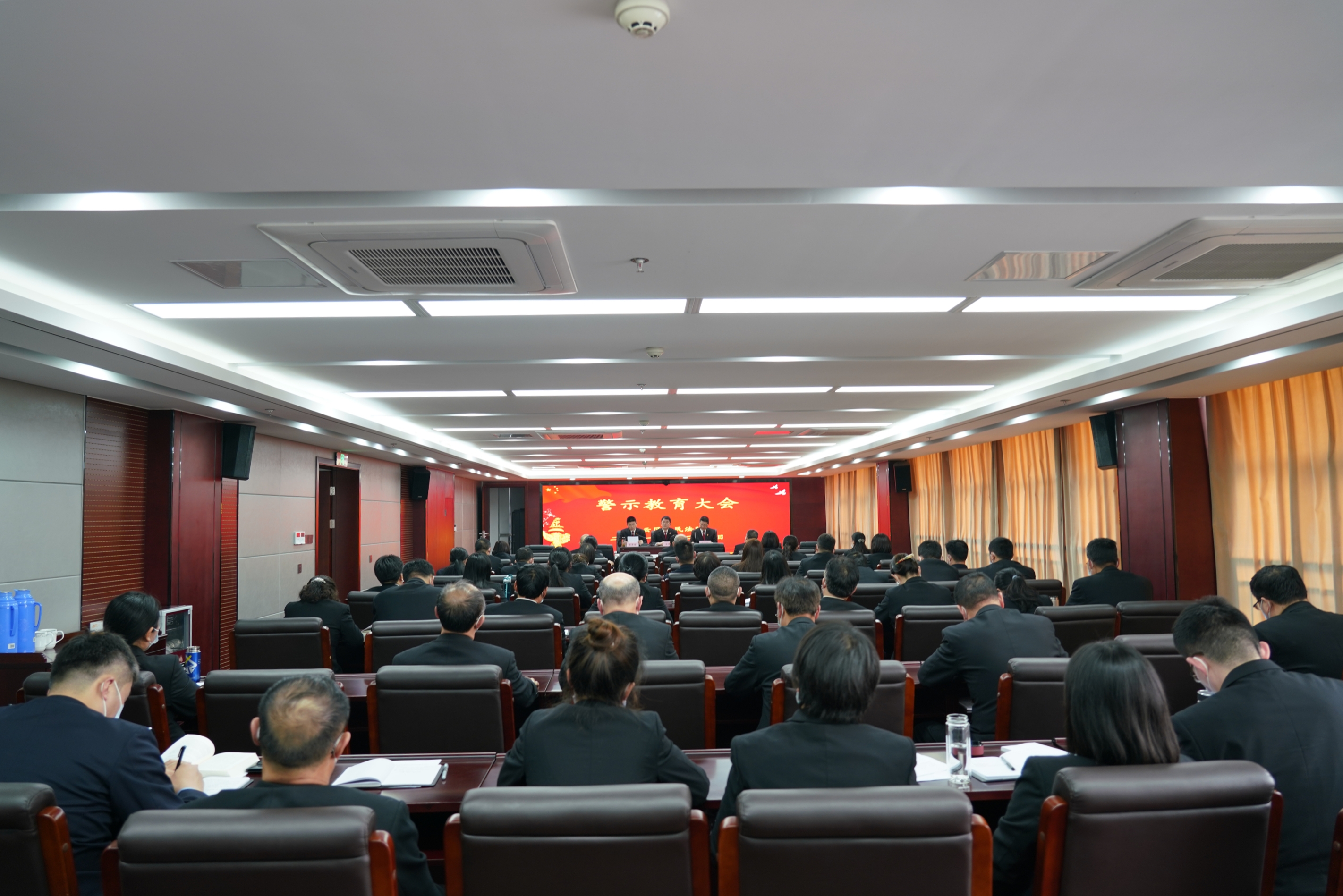 连云区法院召开队伍教育整顿警示教育大会