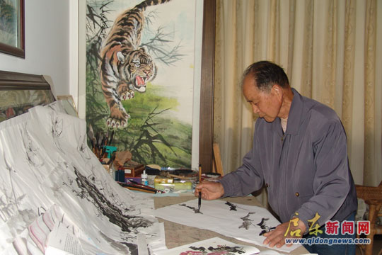 王能冲在家习画