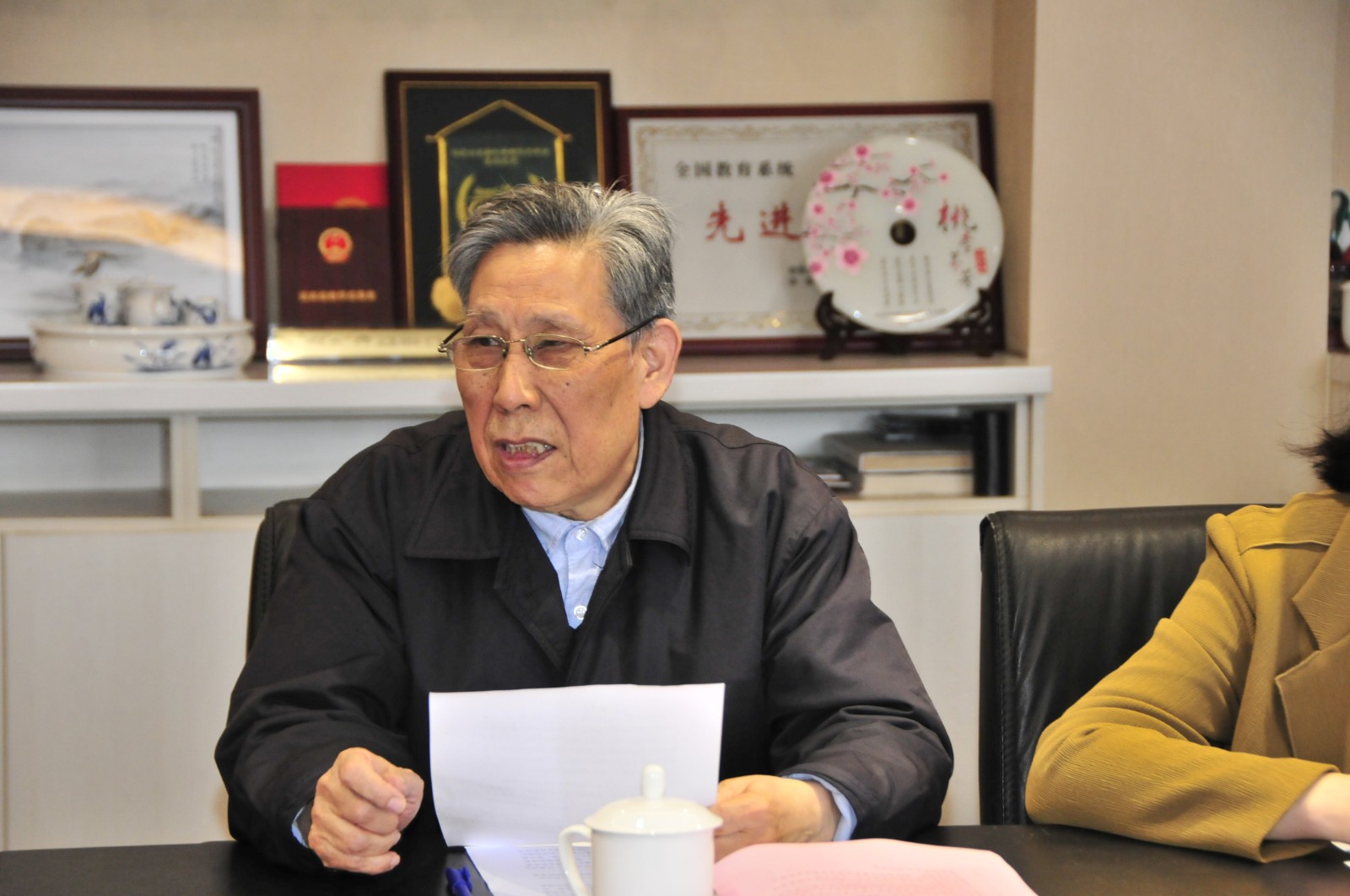 燕庆明.JPG