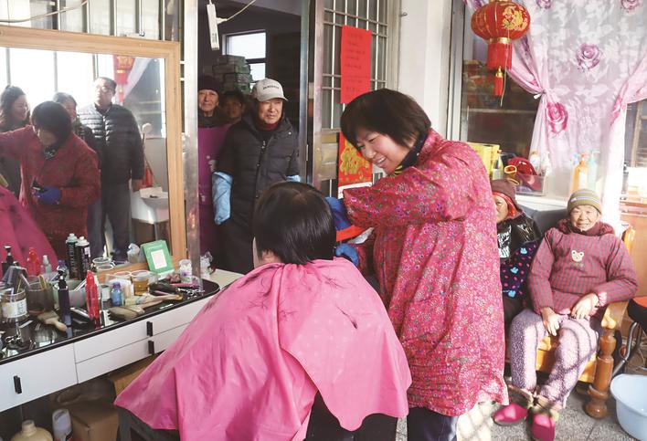 新春走基层｜村头理发店的年味

