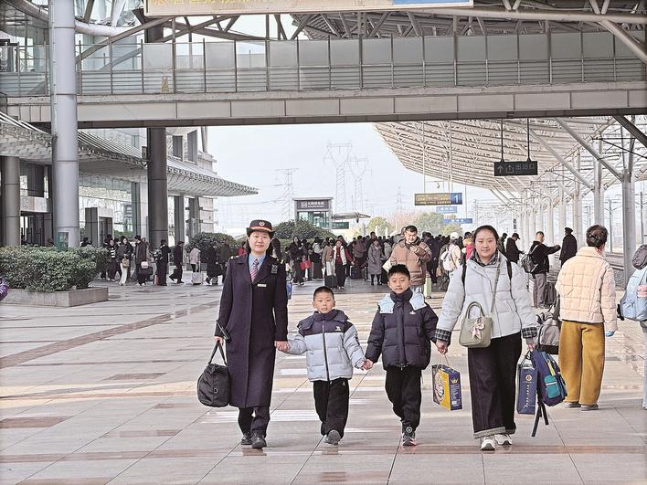 泰州:服務(wù)升級(jí) 忙而有序——文明,讓出行更有溫度