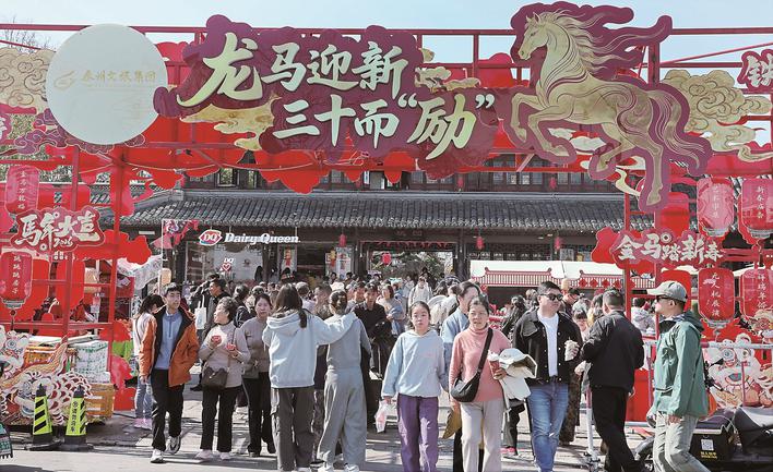 “早茶+民俗+潮玩”拉满年味——泰式春节火爆出圈

