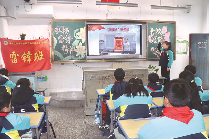 云端传薪火——“雷锋班”视频寄语“雷锋班”

