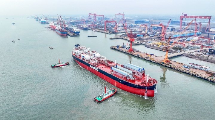 交汇点｜这个新造船舶编队长达2公里，泰州这家船企手持订单总价值超过220亿美元