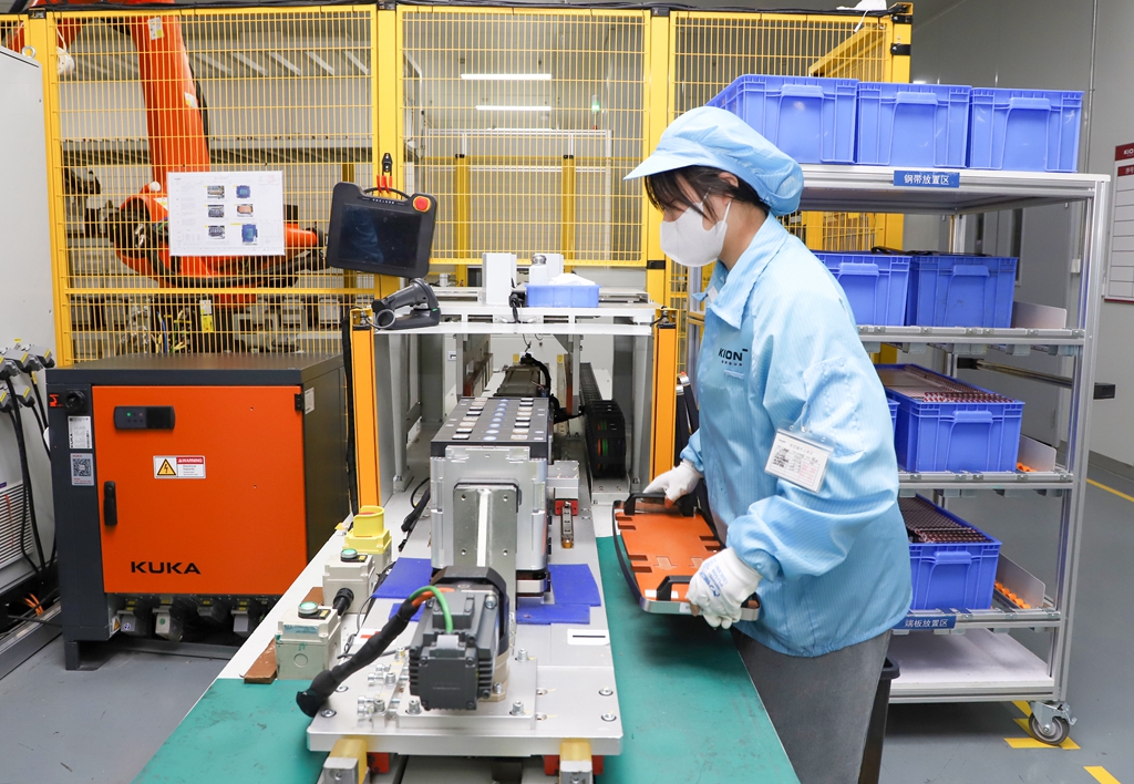 靖江：80秒下线一个模组，单班日产超400件 凯傲宝骊新能源电池产线智造提质增效

