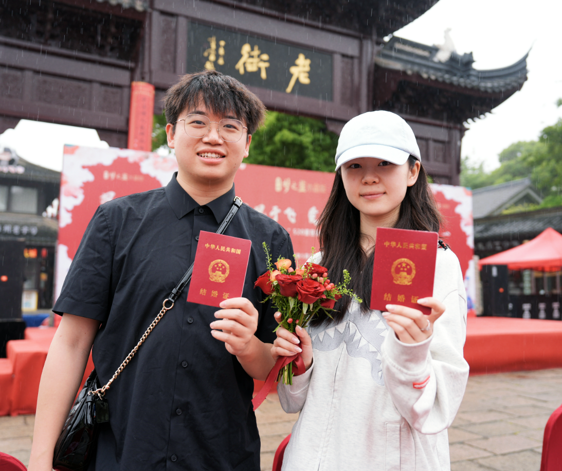 泰州：“520”花式浪漫为新人定格浪漫瞬间