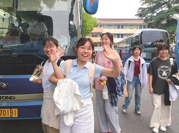 泰州：2万余考生青春逐梦
