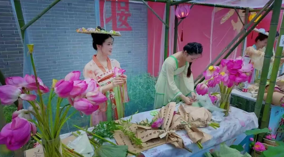 泰州姜堰：一步一景古韵足！荷花市集浪漫启幕
