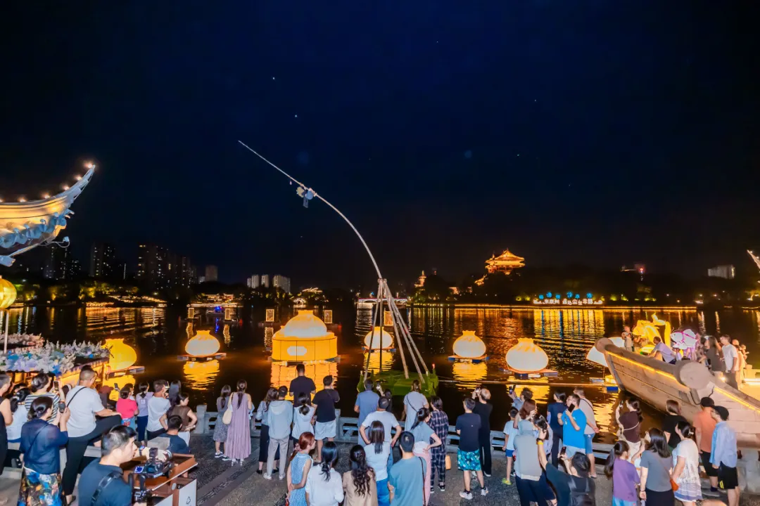 凤城河畔夏夜太“有戏”！文商体旅融合激活消费活力