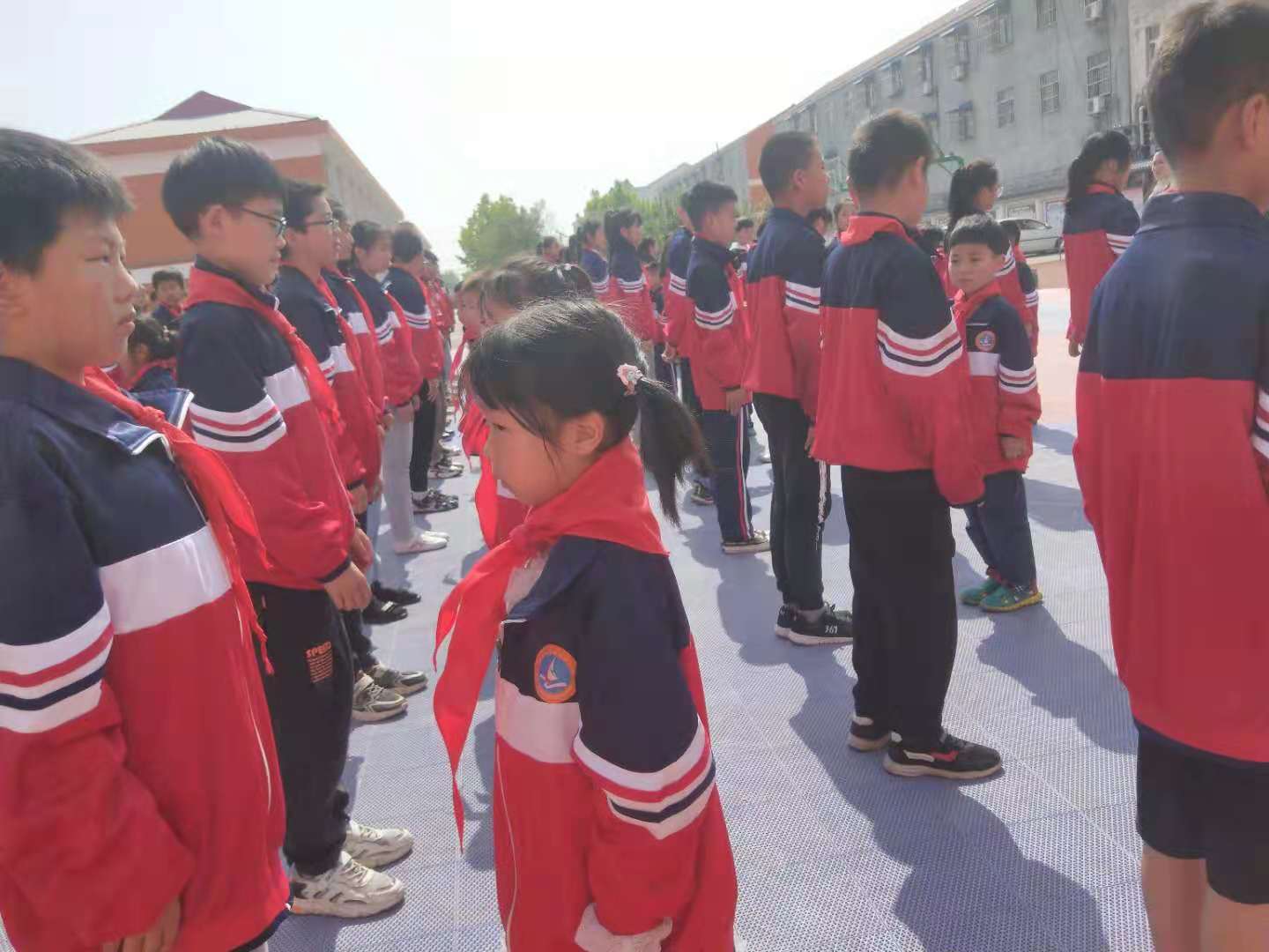 鲁河小学  隆重举行一年级新生入队仪式