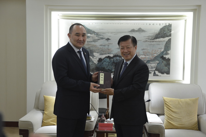 市领导会见哈萨克斯坦驻上海总领馆总领事