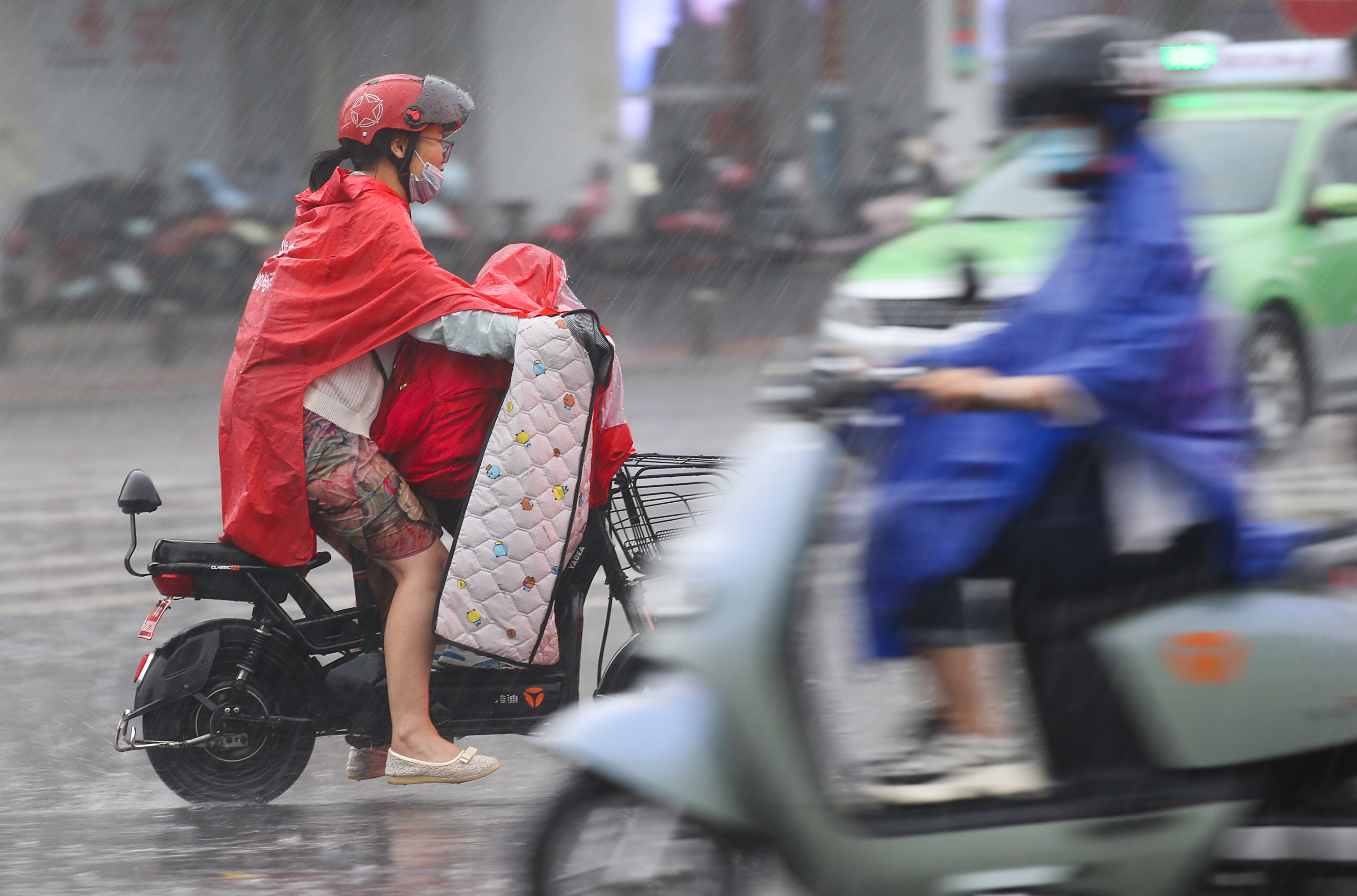 港城出现短时强降水