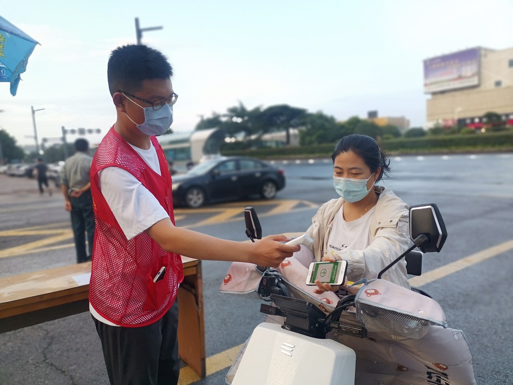 连视评 我来评 | 聚是一团火 散是满天星 致敬防疫志愿者