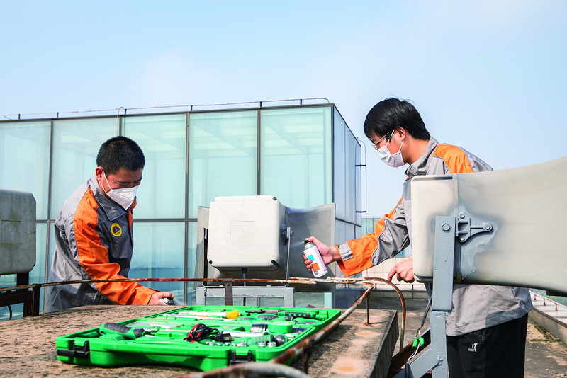 检修防空警报器