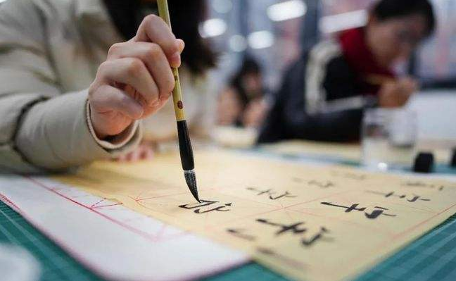 圆桌会议 | 你会送孩子去上练书法吗？