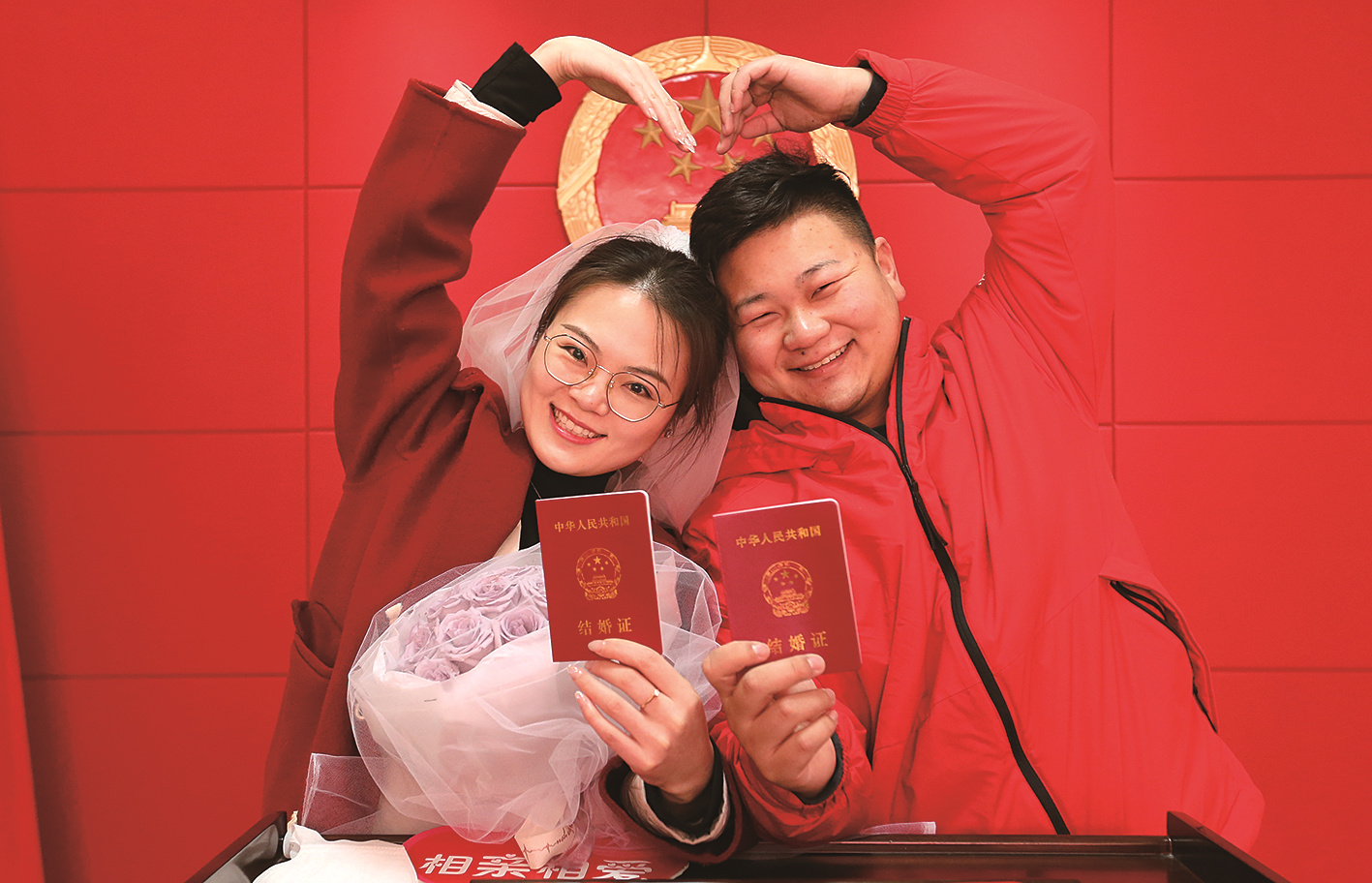 “在最有爱的日子里，我们结婚吧！” 2月22日 港城新人扎堆领证结婚