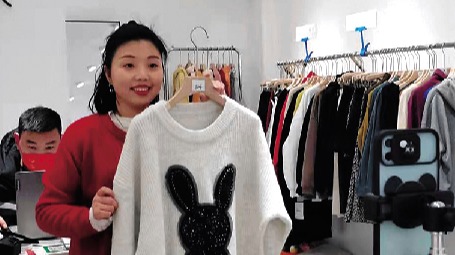 “短视频时代的生活”系列报道 | 短视频拓宽港城百姓就业渠道