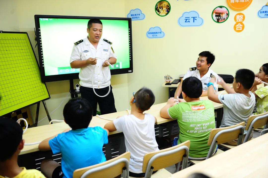 网络快闪 | 关爱困境花朵 请加入我们 ——连云区与雷锋车同行“闪亮的小星星”志愿项目告白