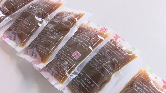 市中医院熬制1.8万袋中药汤剂送抗疫人员