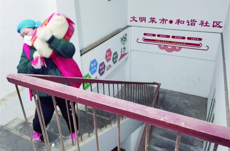 凝心聚力抗疫情  人大代表显担当