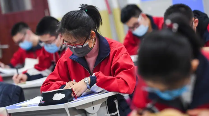 市区高三年级本月底返校复学 其他学段和年级复学安排尚未公布​