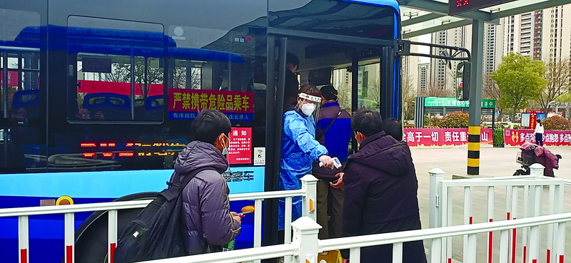 公交车重新奔跑在大街小巷