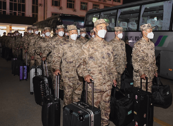 赣榆区今年首批入伍新兵启程奔赴军营