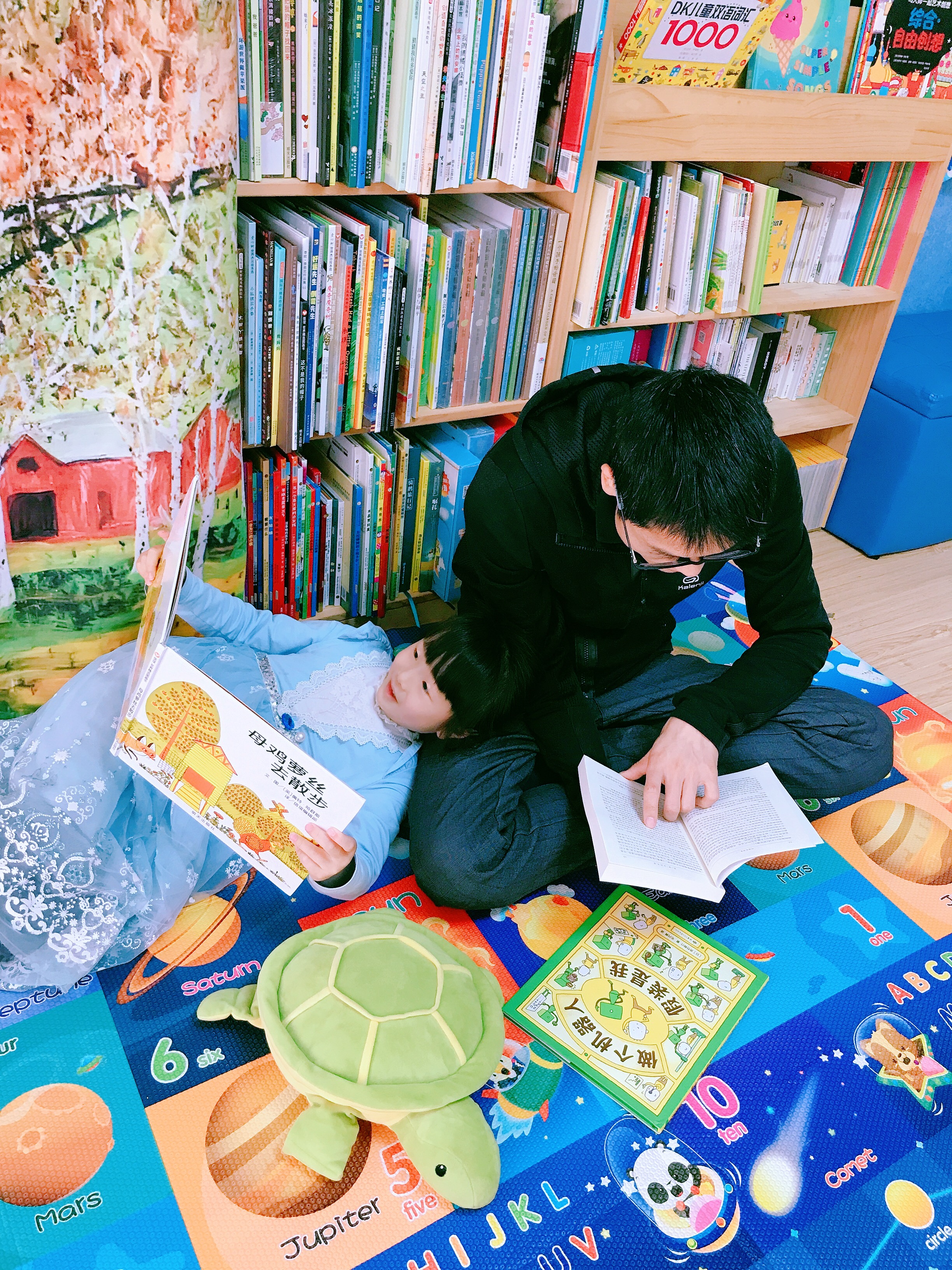 百余户家庭参与“居家晒书房”活动分享阅读体验