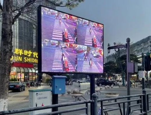 现场曝光​！行人闯红灯抓拍警示教育系统上线 