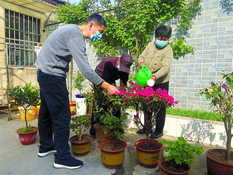 八旬老人传承环保家风