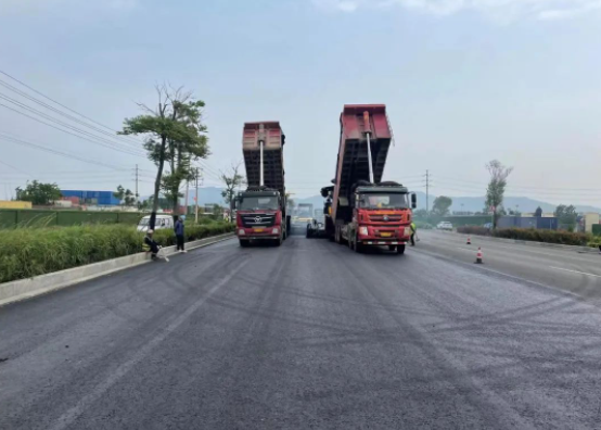 金海路⇋228国道 连云新城鹰游山路进入路面施工
