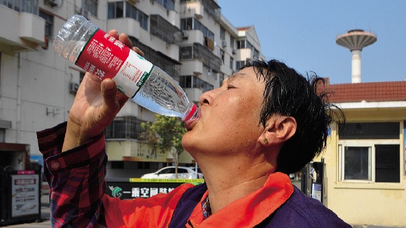 预案启动！气温超过40℃时 环卫工停止户外清扫作业