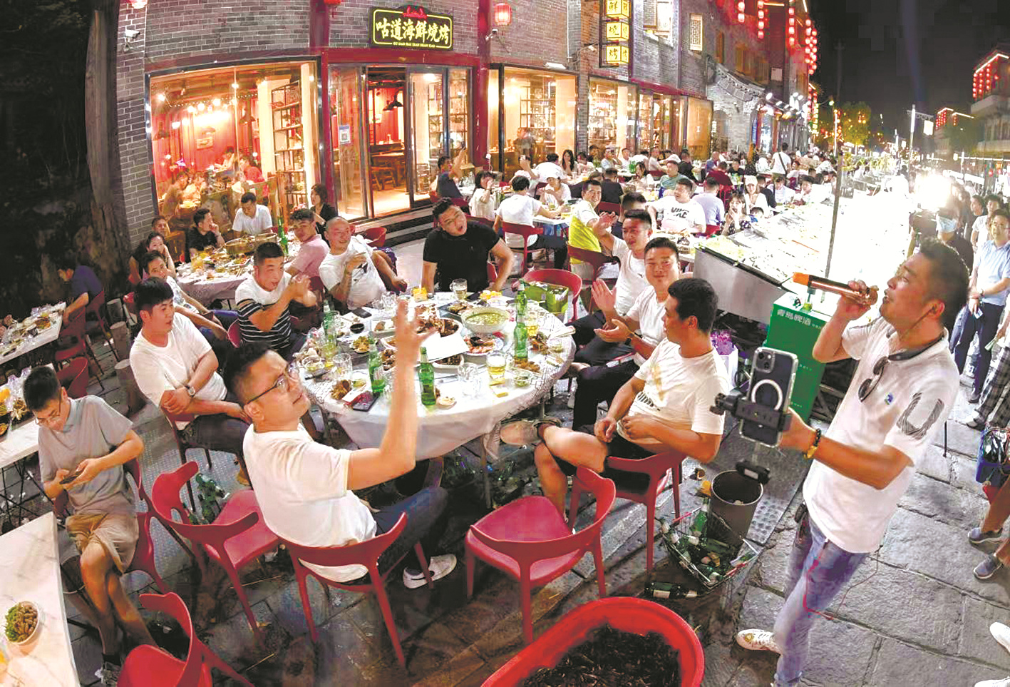 激活夏日消费 人气港城商圈还需协同发力