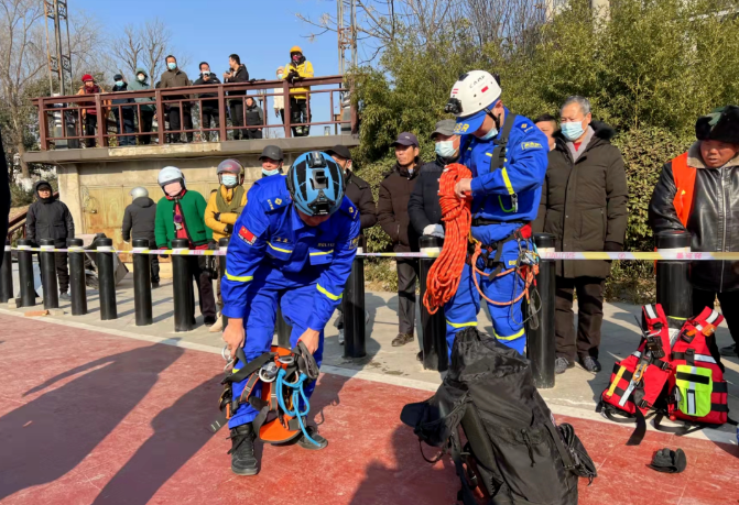 获赠全年保险 免除后顾之忧 蓝天救援队收到暖心礼包