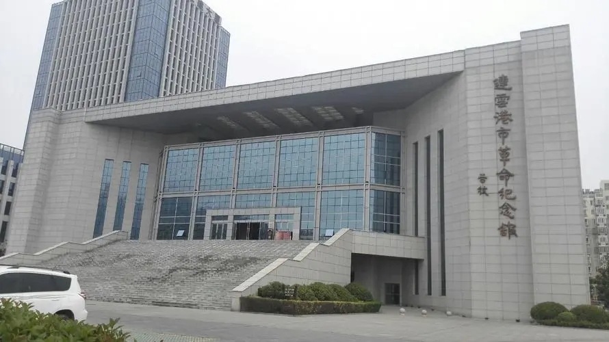 市革命纪念馆迎来参观高峰