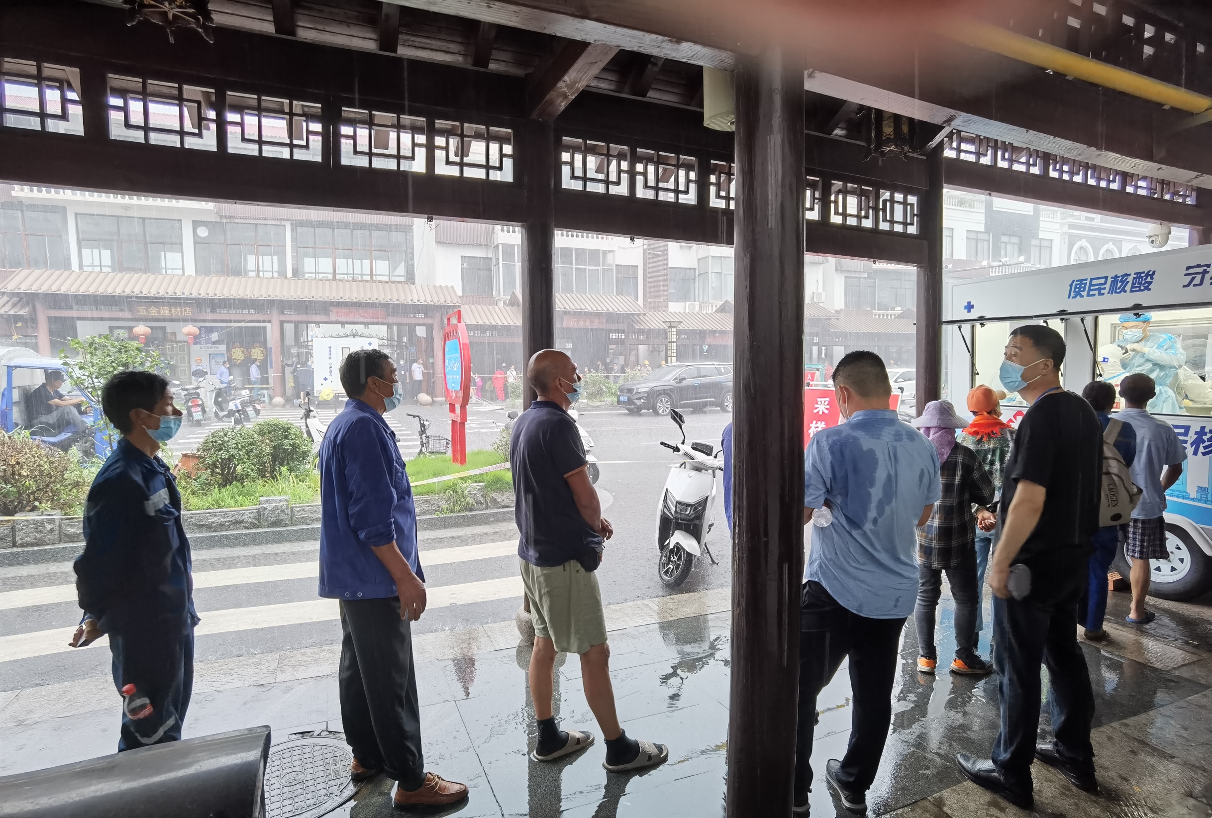 温情暖心措施确保核酸采样工作高效有序