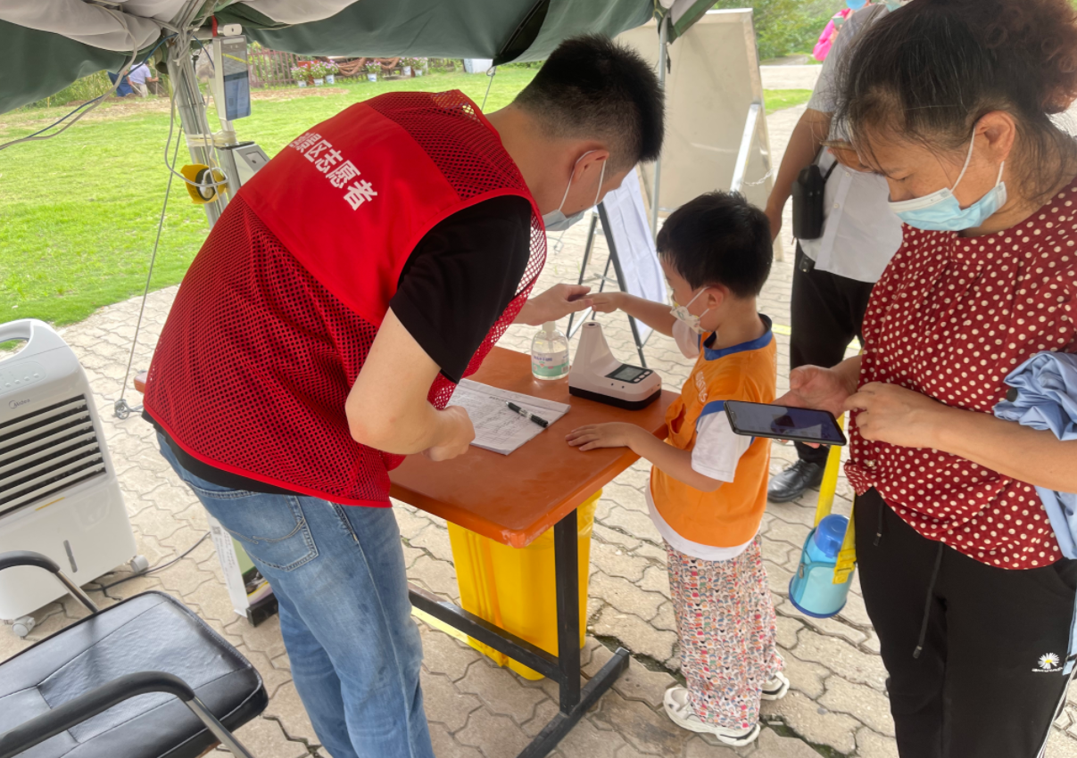 渔湾景区志愿红马甲展现旅游文明新风尚