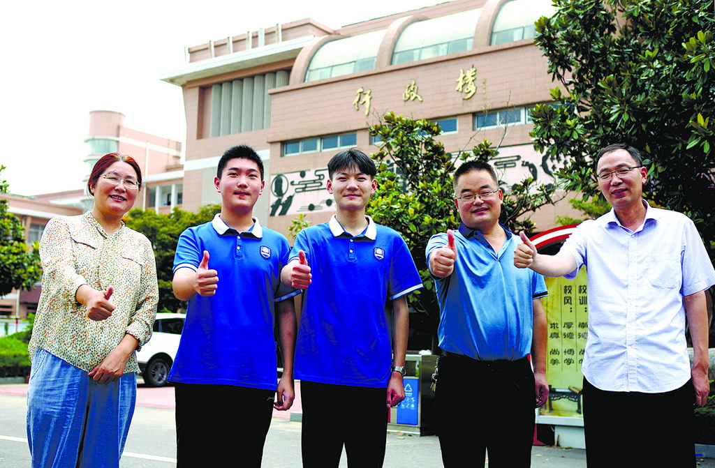 赣榆高级中学同桌结伴考入清华大学
