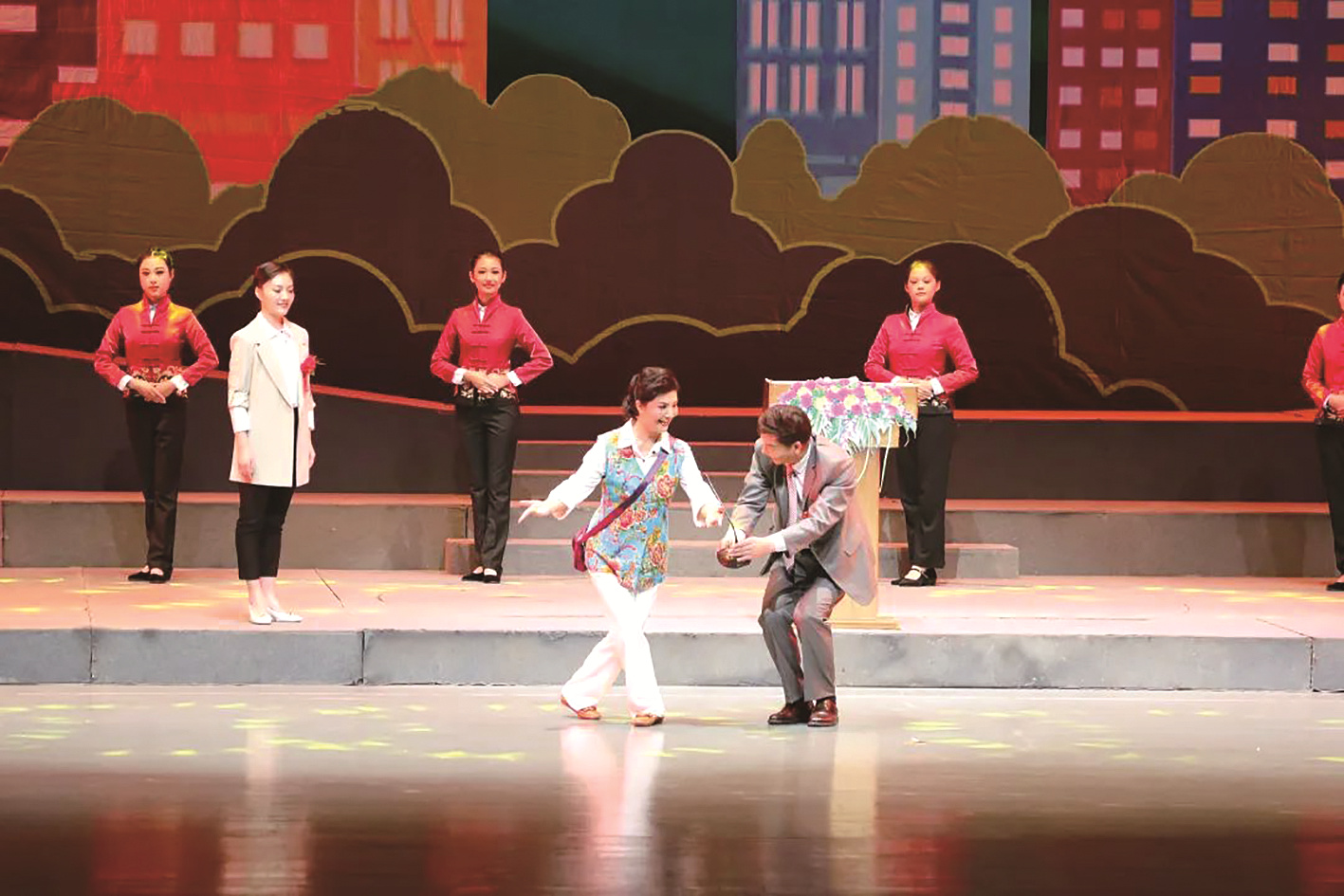 江苏省新时代现实题材舞台艺术作品巡演 大型现代淮海戏《胖婶当官》来连上演