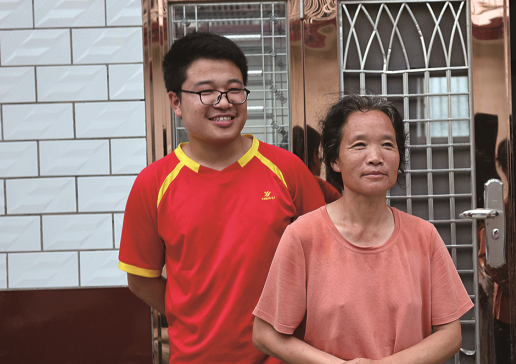 助学公益行 | 母亲患病父亲单眼失明，李波考上南通大学