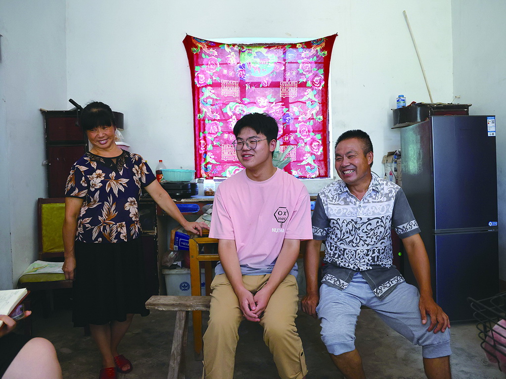 助学公益行 | 唯有自强不息 才有无限可能