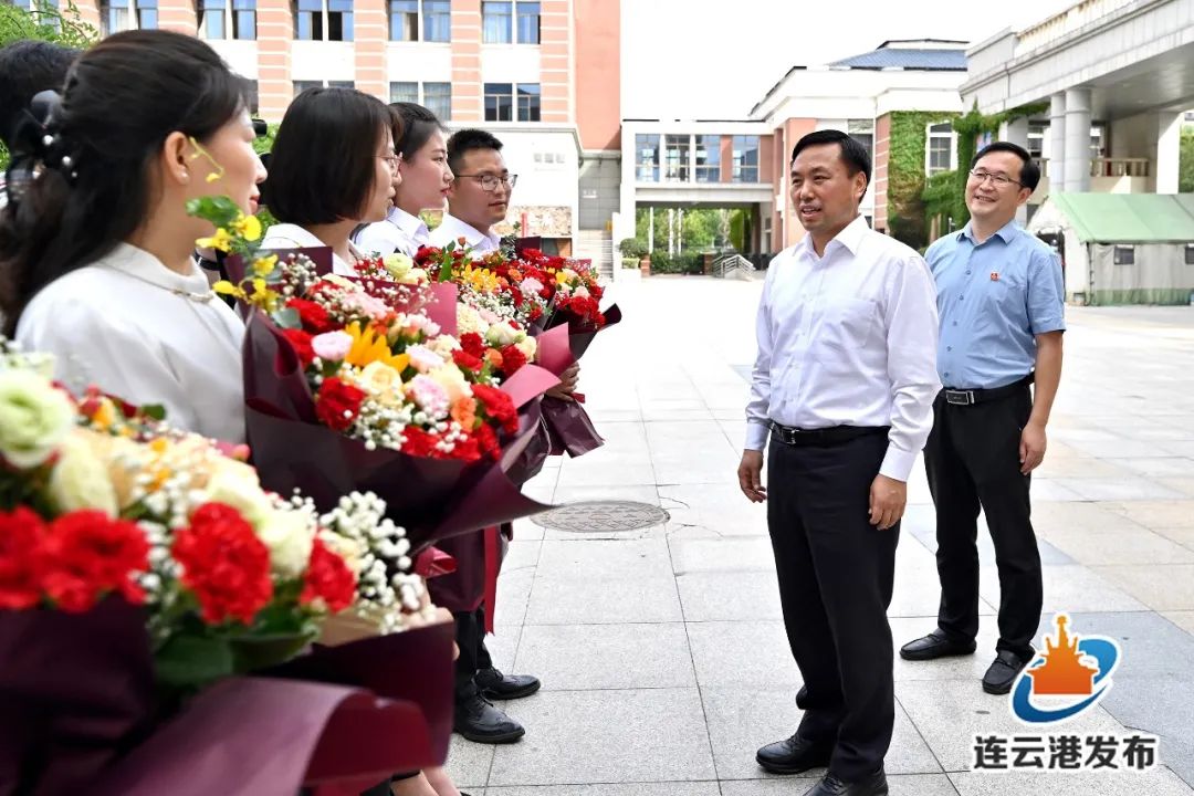 邢正军开展教师节走访慰问活动