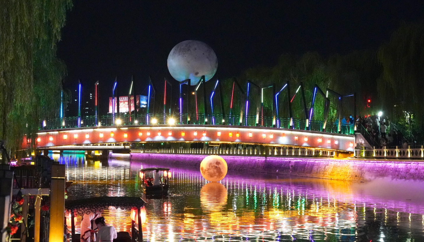 水韻國潮鹽河夜  情滿商街月更明