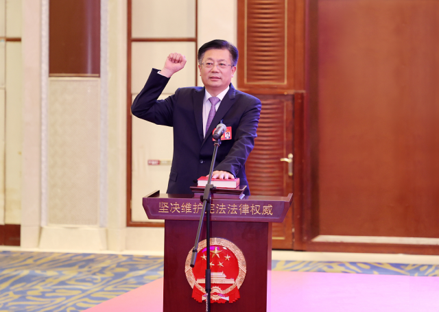 选举马士光为市十五届人大常委会主任,邢正军为连云港市人民政府市长