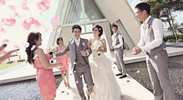 圆桌会议 | 结婚时租伴娘伴郎 你能接受吗？