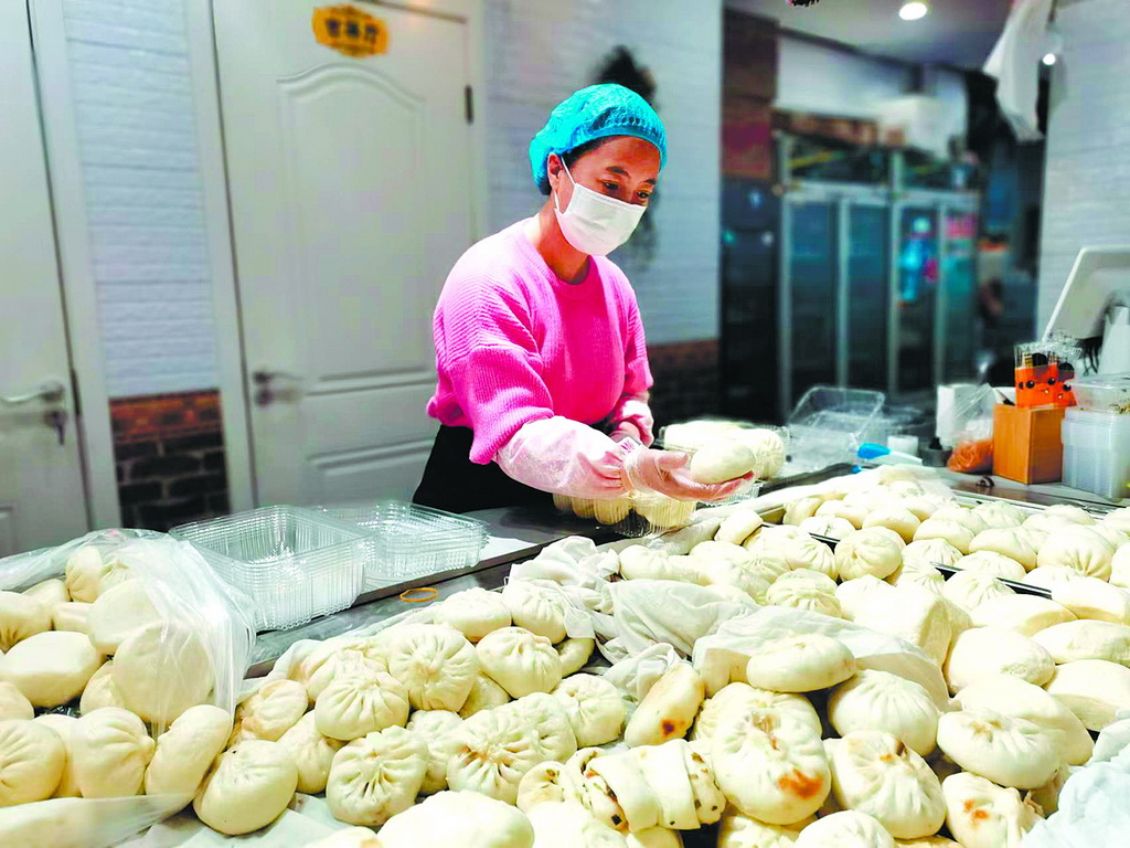 用心用情做好居民“舌尖上的美食”