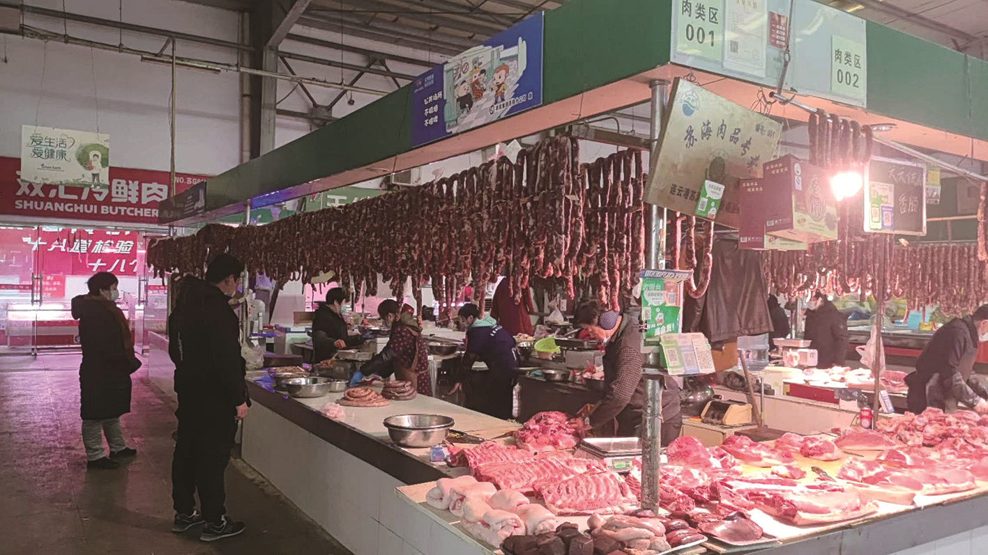 肉价降、气温低 香肠灌制市场火爆 业内人士：临近年底，肉价或小幅上涨