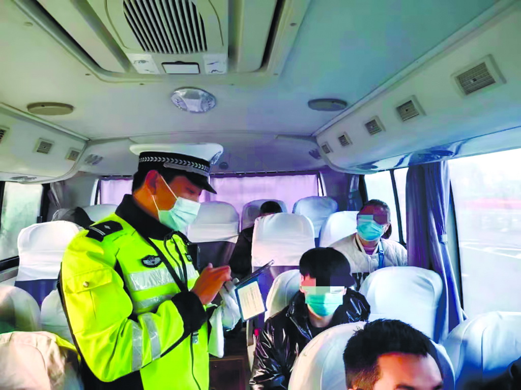 交警部门整治大中型客车驾乘人员不系安全带行为