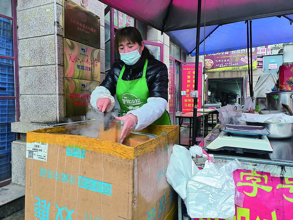 小小凉粉摊香遍港城内外