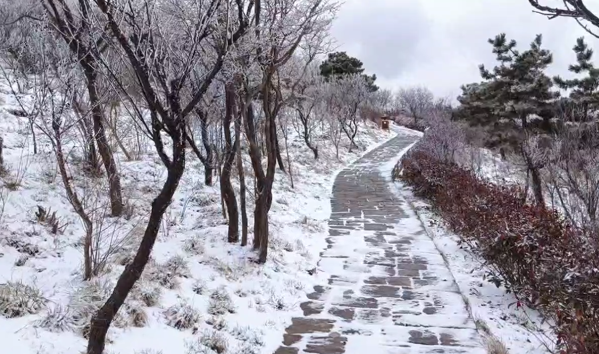 海上云台山和花果山降下小雪